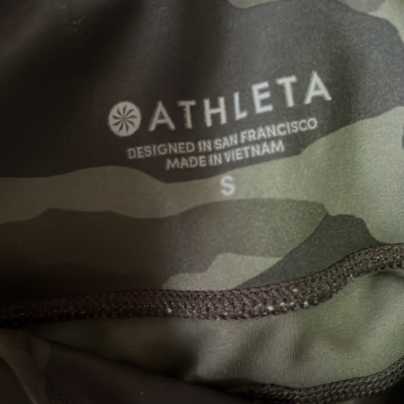 Athleta camo contender 7/8 leggings. Size small - Picture 2 of 3